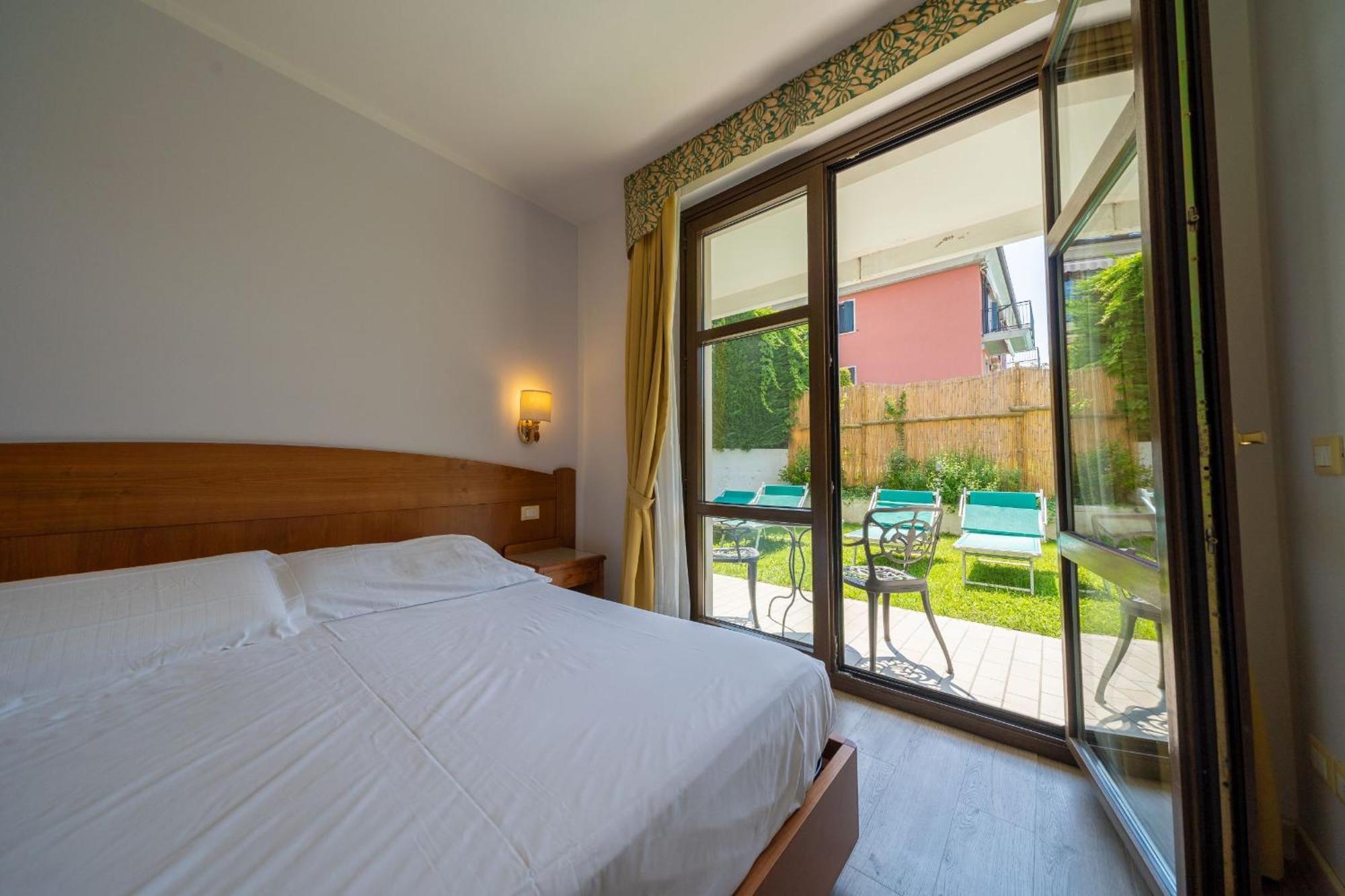 Hotel Smeraldo Lazise Exterior photo