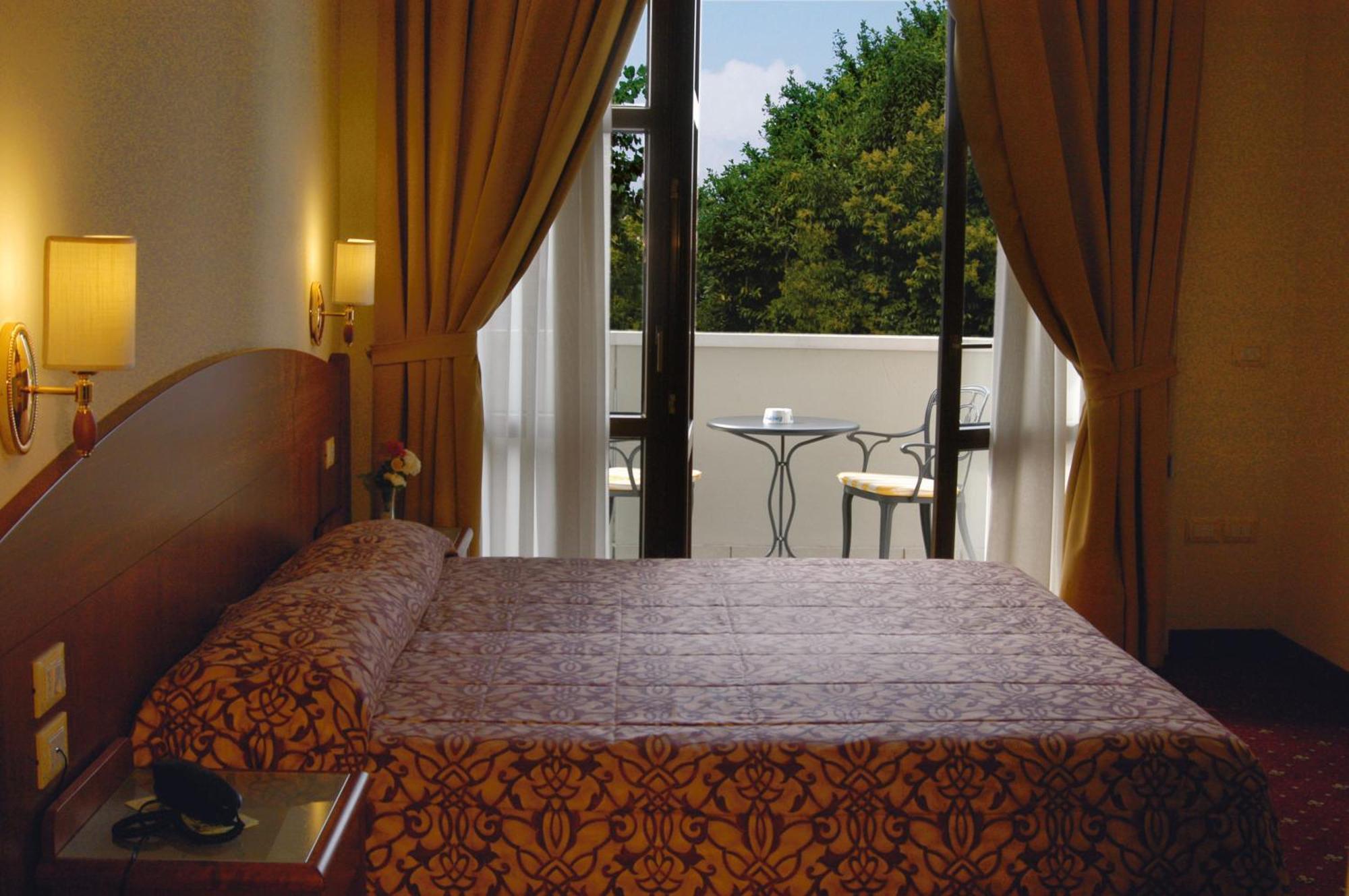 Hotel Smeraldo Lazise Exterior photo