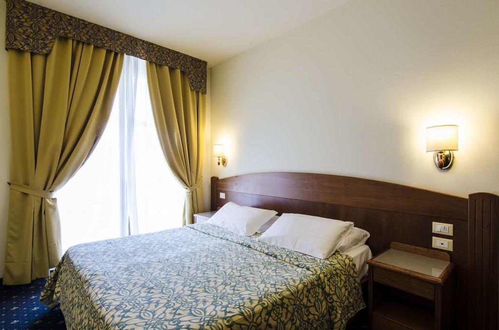 Hotel Smeraldo Lazise Exterior photo