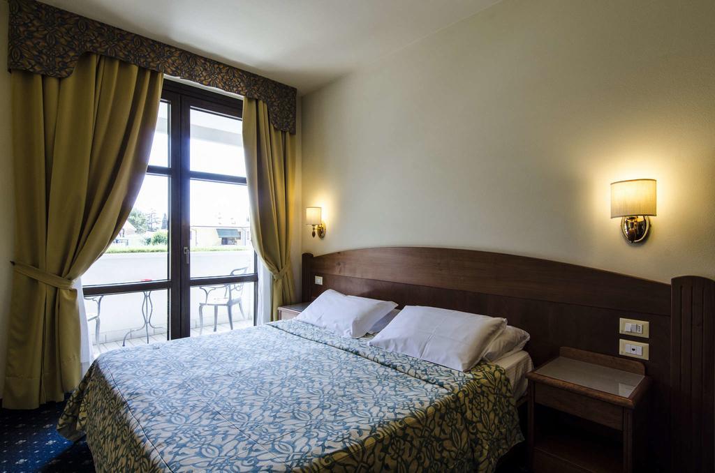 Hotel Smeraldo Lazise Exterior photo